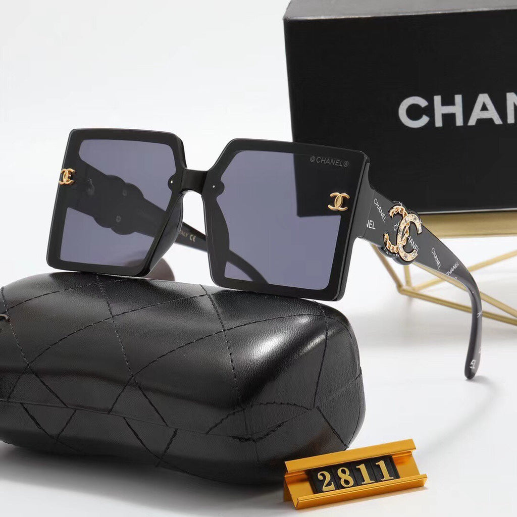 2022 New Ladies Fashion Classic Sunglasses product image 3, provided for visual reference and product detail review