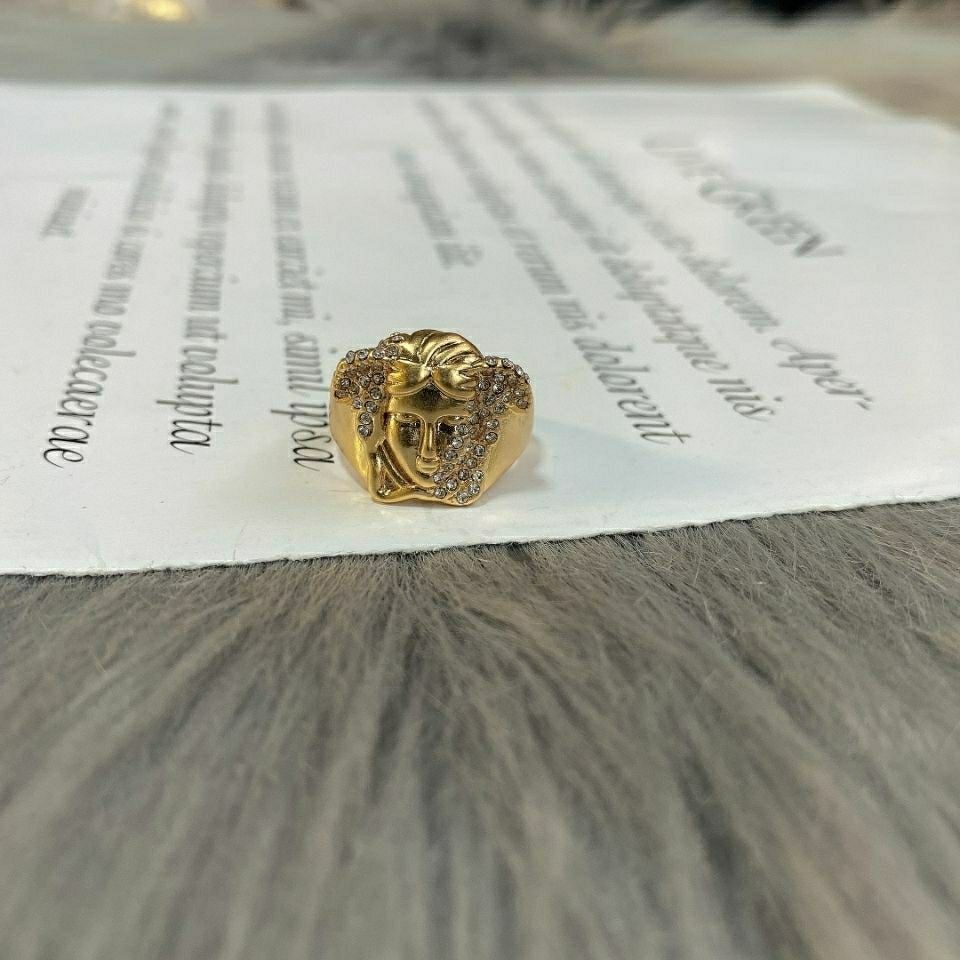 Ring inlaid with diamond product image 1, provided for visual reference and product detail review
