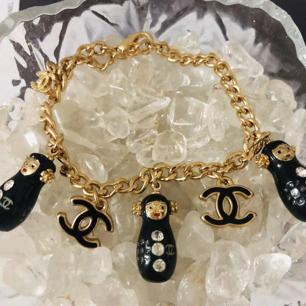 Xiaoxiang classic vintage brass bracelet product image 17, provided for visual reference and product detail review