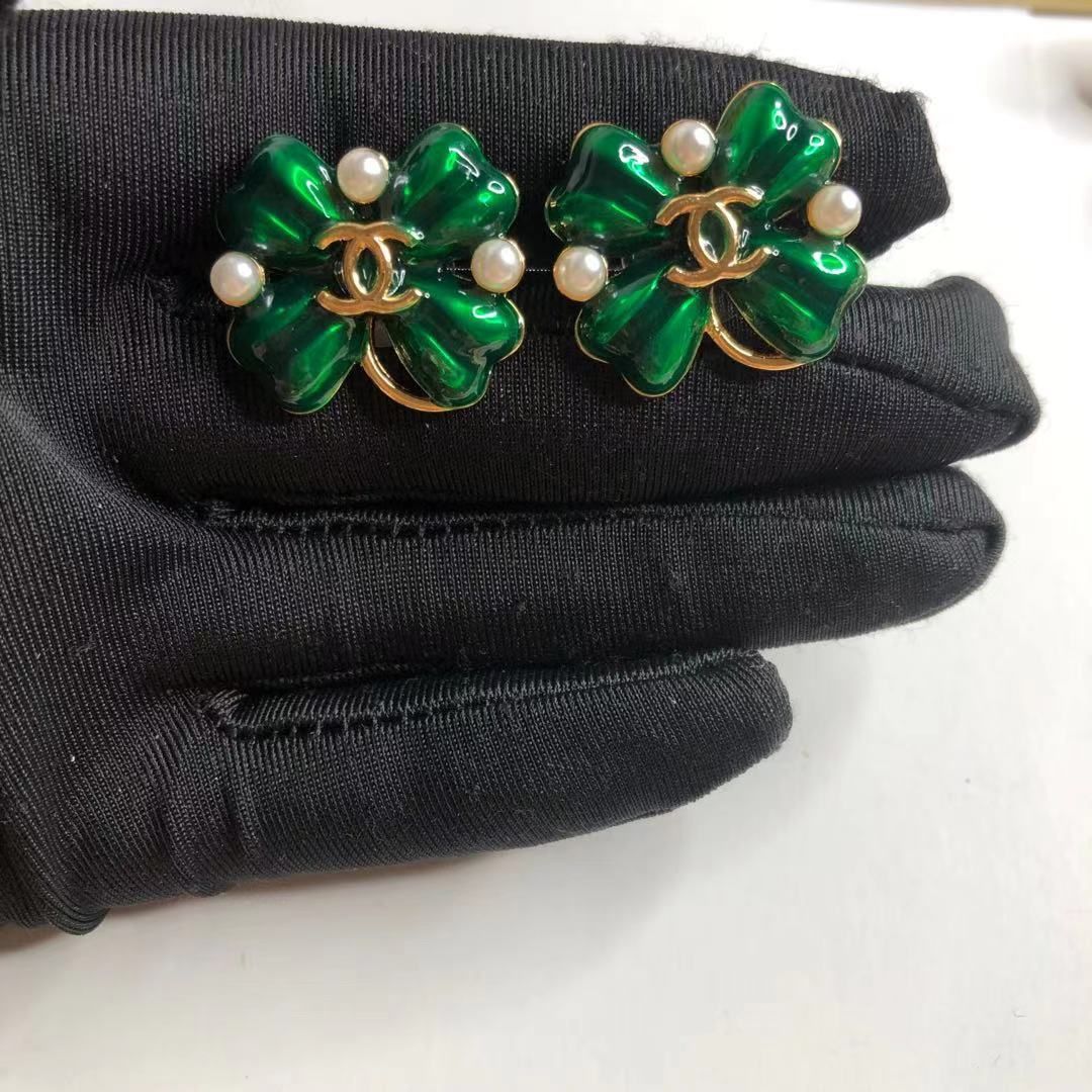 Small Fragrant Vintage Earrings product image 33, provided for visual reference and product detail review