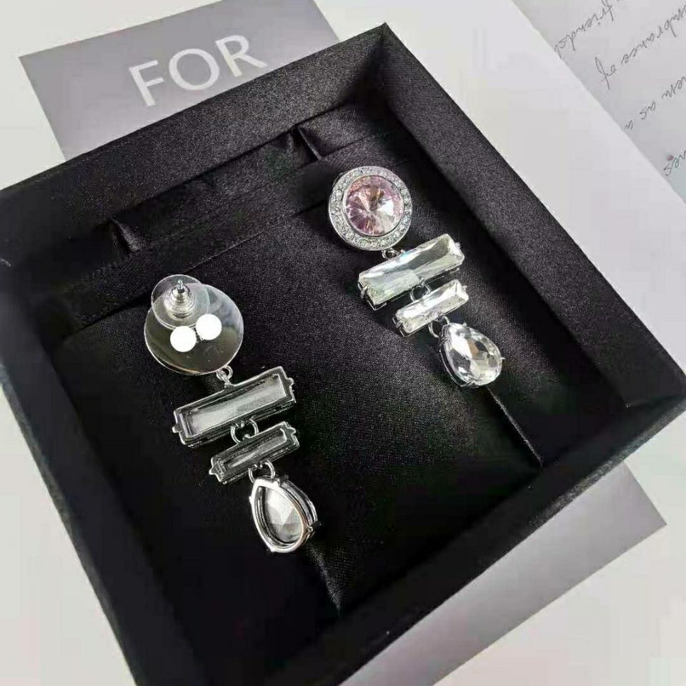 Diamond earring product image 5, provided for visual reference and product detail review