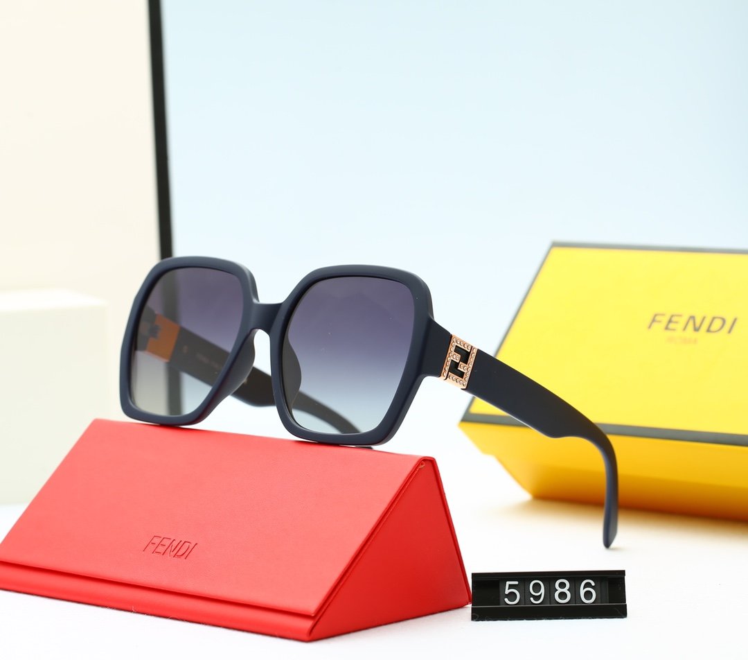 Gradient Color Sunglasses For Women product image 1, provided for visual reference and product detail review