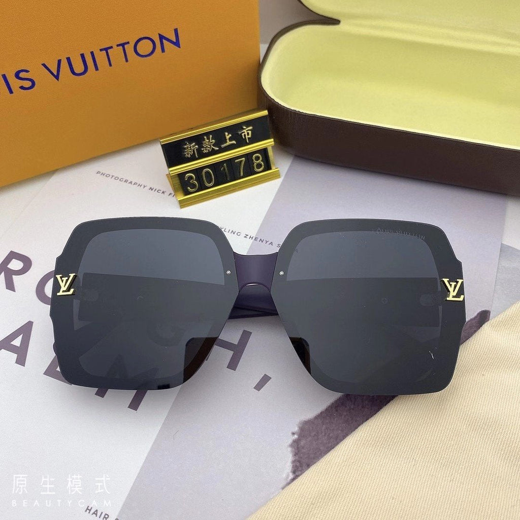 Classical Fashion Unisex Sunglasses product image 8, provided for visual reference and product detail review