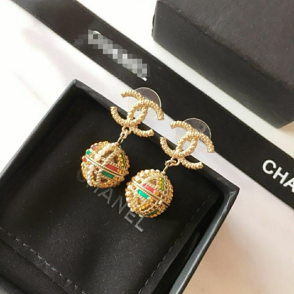 Skeleton ball pearl earrings product image 5, provided for visual reference and product detail review