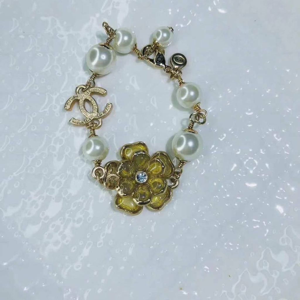Xiaoxiang classic vintage brass bracelet product image 7, provided for visual reference and product detail review