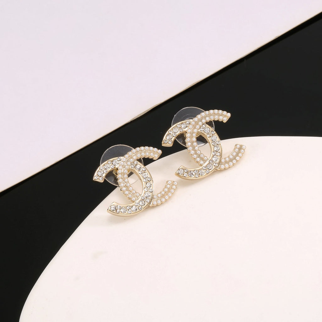 High-Quality Stud Earrings-110 product image 3, provided for visual reference and product detail review
