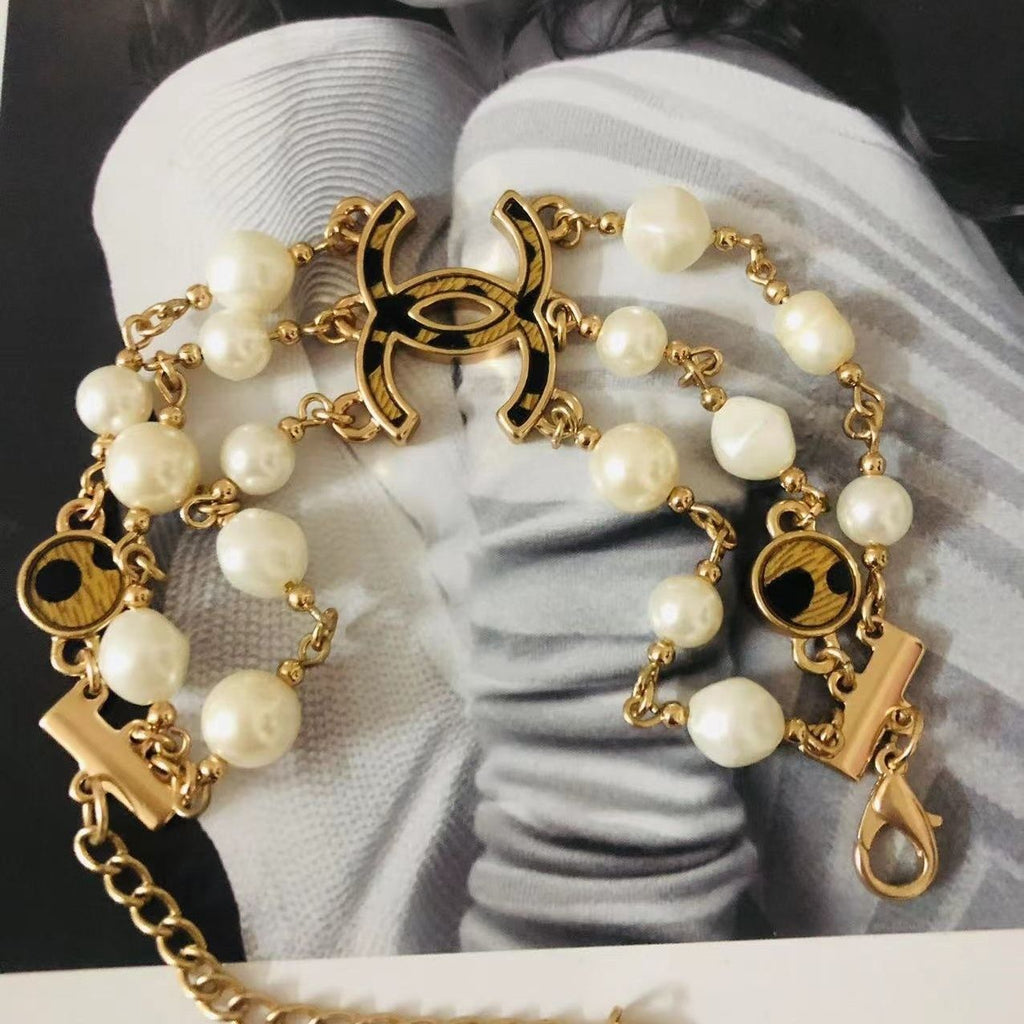 Xiaoxiang classic vintage brass bracelet product image 11, provided for visual reference and product detail review