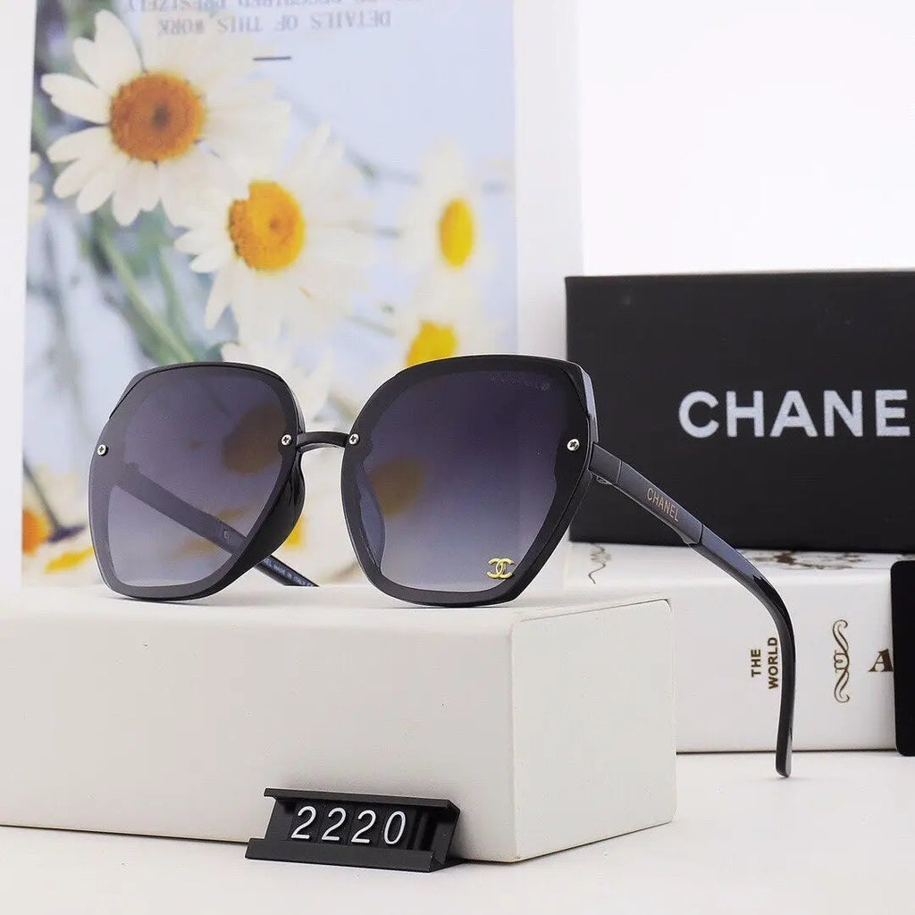 5 Colors Letter Sunglasses product image 2, provided for visual reference and product detail review