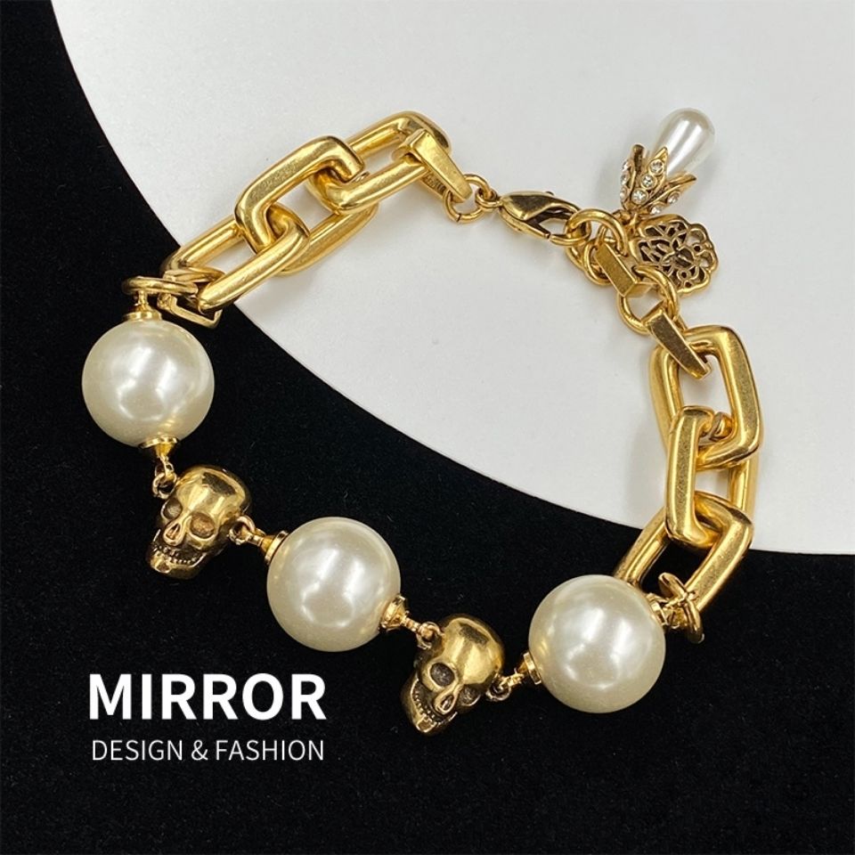 New Skull Pearl Bracelet product image 2, provided for visual reference and product detail review