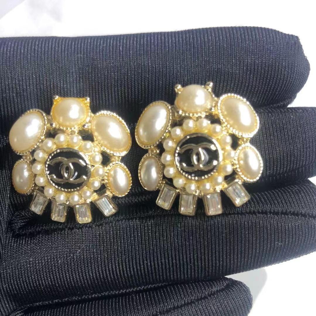 Zircon inlaid pearl steel needle earrings product image 4, provided for visual reference and product detail review