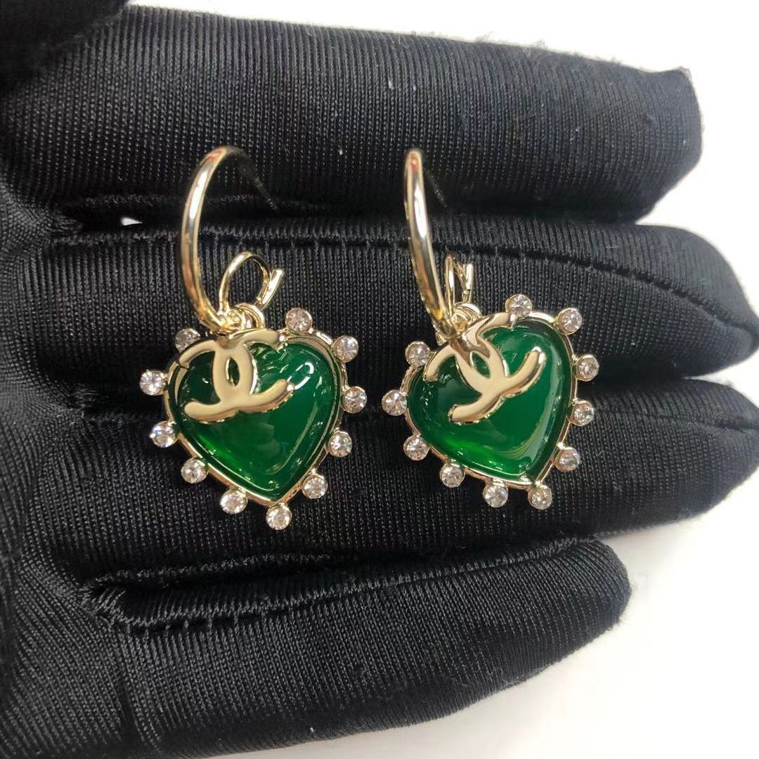 (C earrings) Small fragrant vintage earrings product image 9, provided for visual reference and product detail review