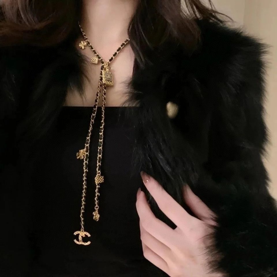 2022 alloy small fragrance double C high-grade necklace product image 5, provided for visual reference and product detail