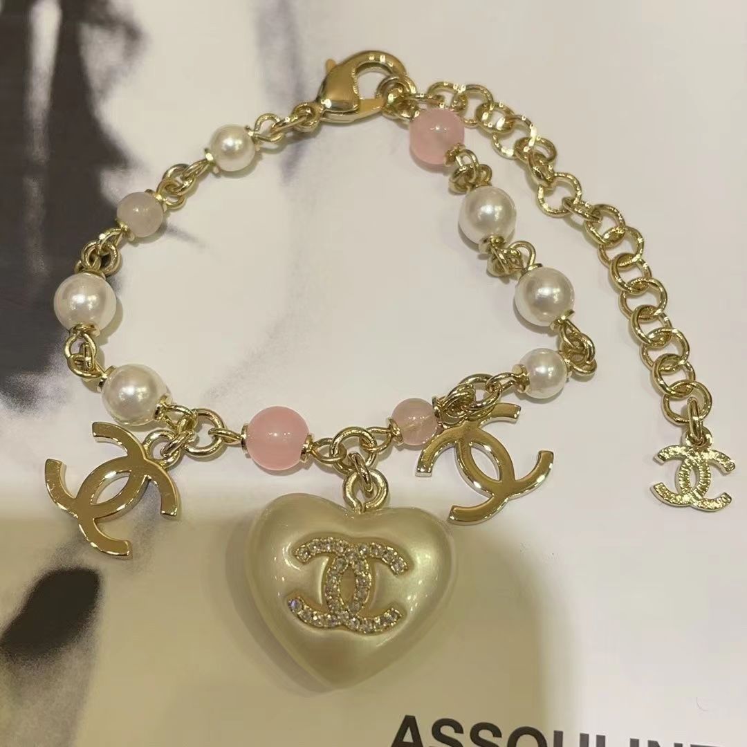 2023 New Fashion diamond Bracelet product image 4, provided for visual reference and product detail review