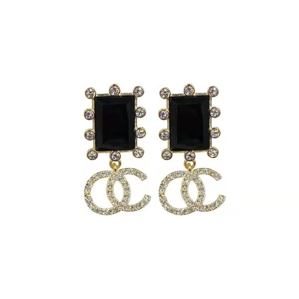 Diamond earrings product image 1, provided for visual reference and product detail review