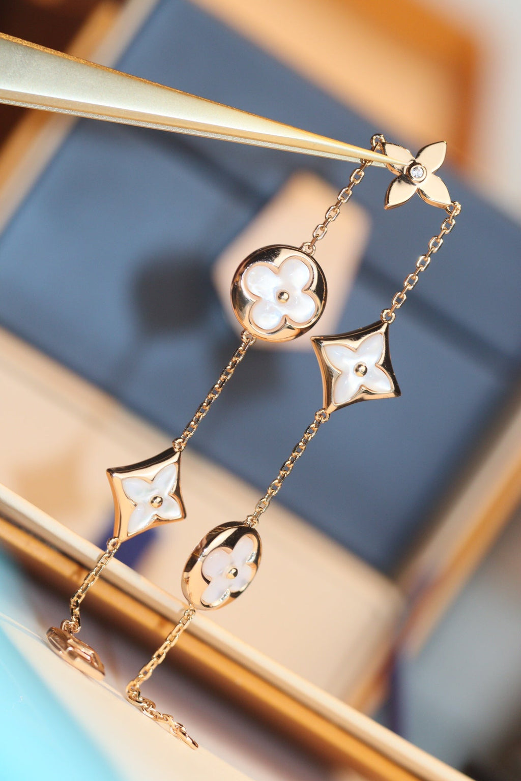 Four-Leaf Clover Bracelet product image 5, provided for visual reference and product detail review