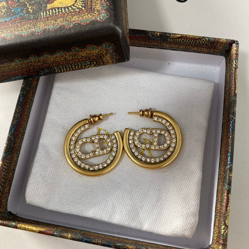 Trend Earrings product image 3, provided for visual reference and product detail review