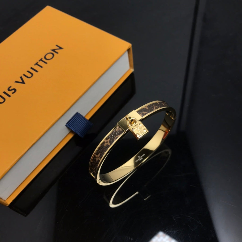 unisex bracelet product image 2, provided for visual reference and product detail review