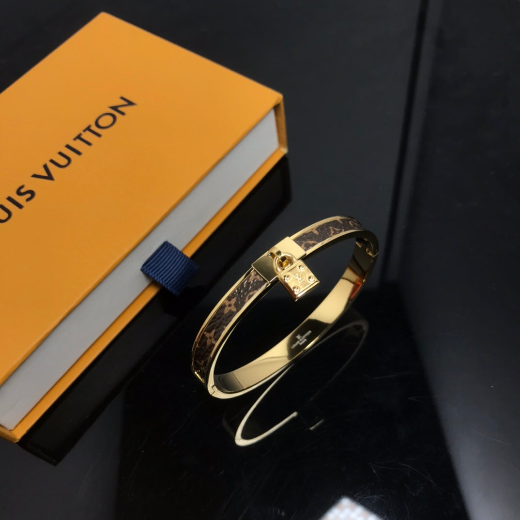 unisex bracelet product image 2, provided for visual reference and product detail review