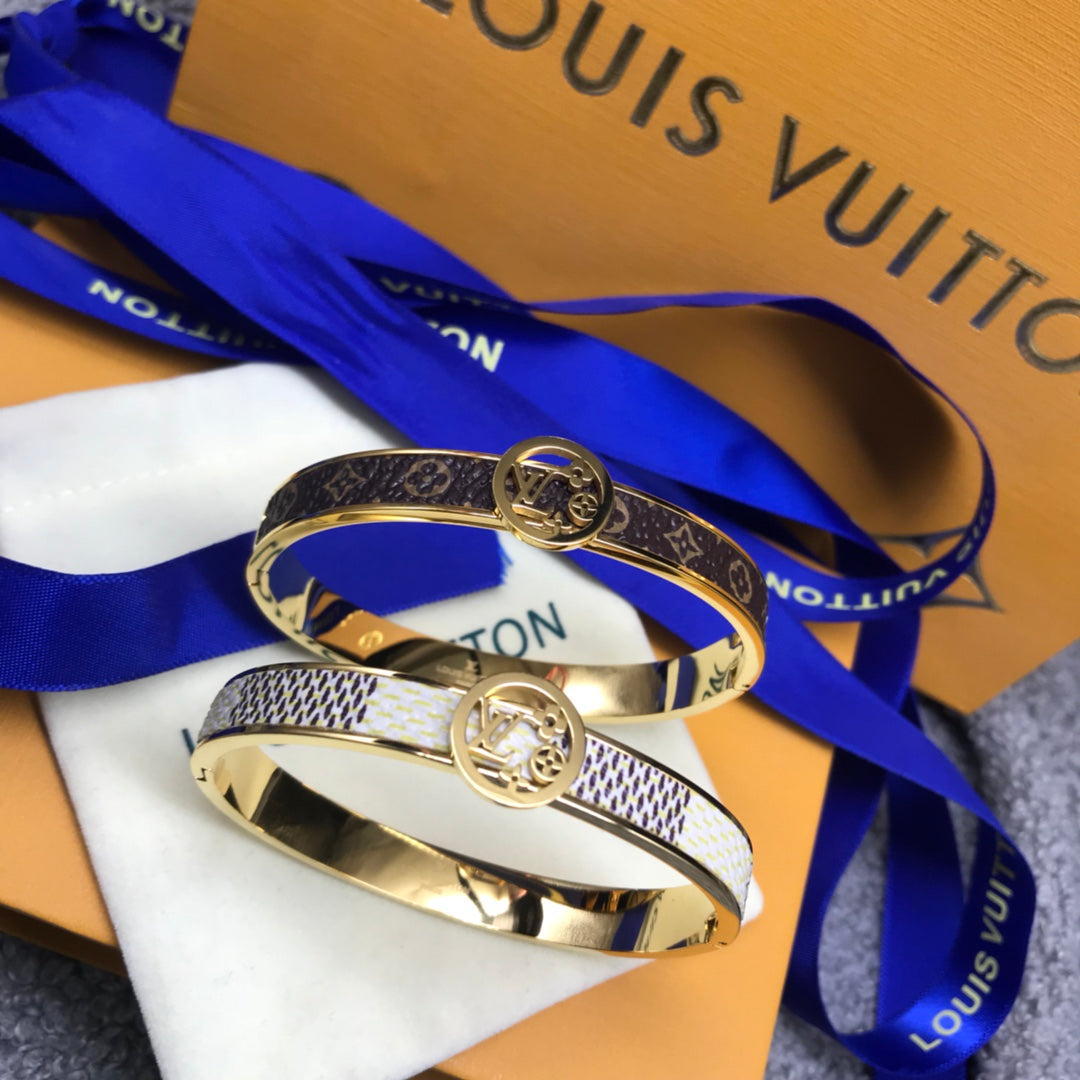 Trendy bracelet product image 1, provided for visual reference and product detail review