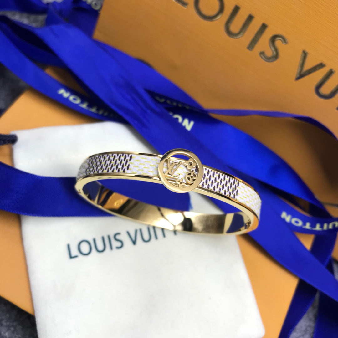 Trendy bracelet product image 2, provided for visual reference and product detail review