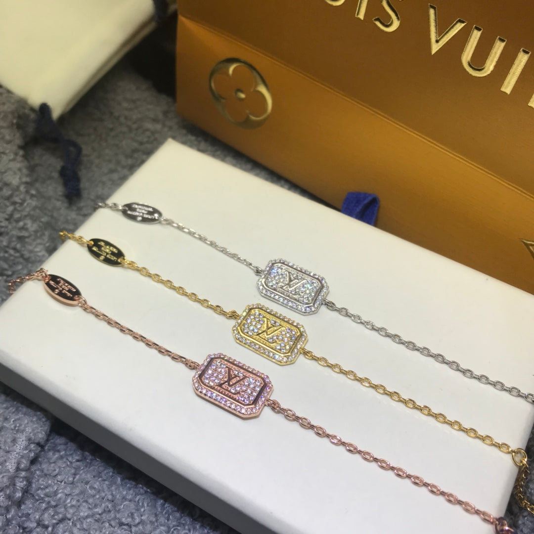 Trendy fashion bracelet product image 1, provided for visual reference and product detail review