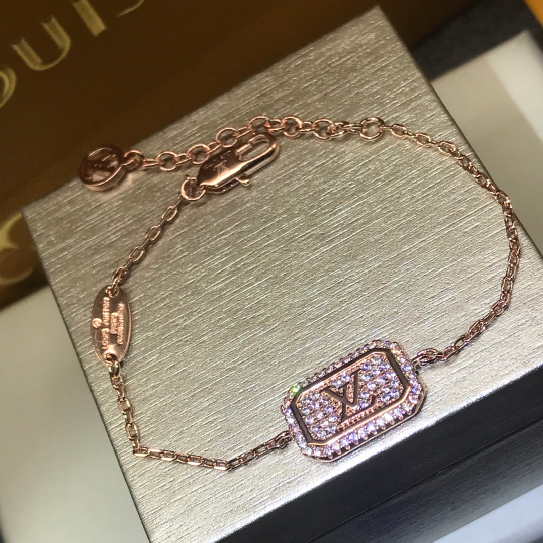 Trendy fashion bracelet product image 2, provided for visual reference and product detail review