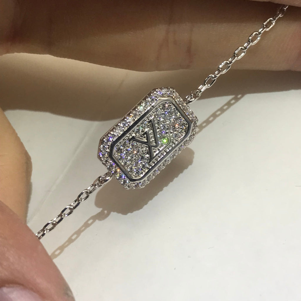 Trendy fashion bracelet product image 3, provided for visual reference and product detail review