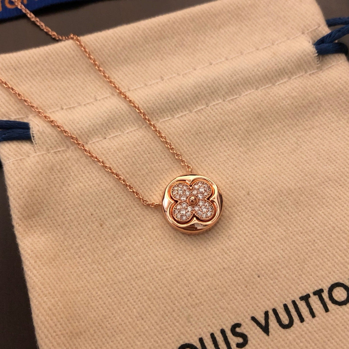 Full-Diamond Four-Leaf Clover Necklace product image 9, provided for visual reference and product detail review