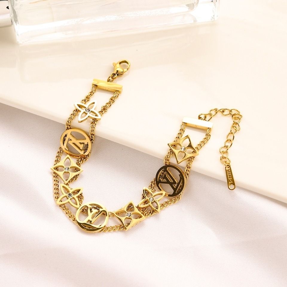 Bracelet double C luxury bracelet product image 10, provided for visual reference and product detail review