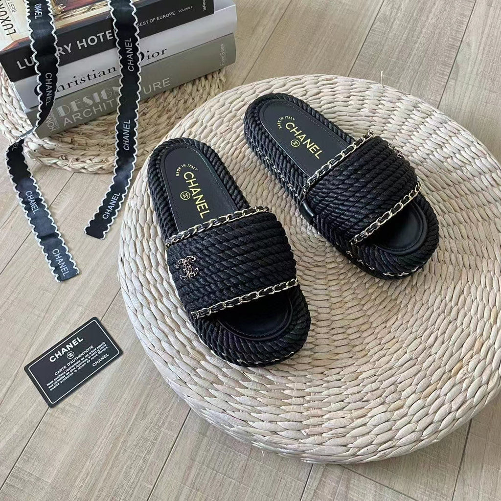 2023 Fashionable slippers product image 3, provided for visual reference and product detail review