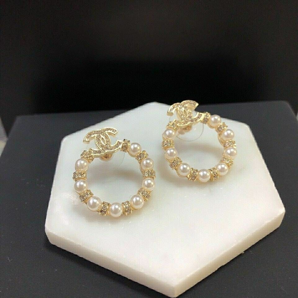 Diamond-set pearl ring stud earrings product image 2, provided for visual reference and product detail review
