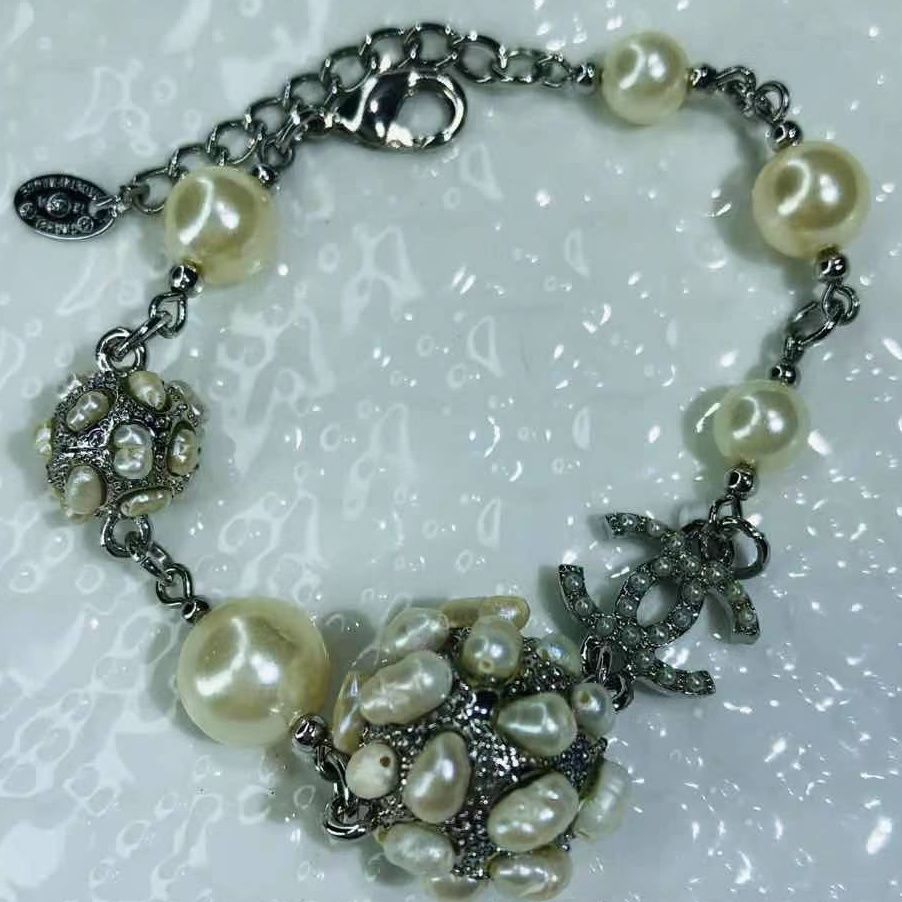Xiaoxiang classic vintage brass bracelet product image 3, provided for visual reference and product detail review