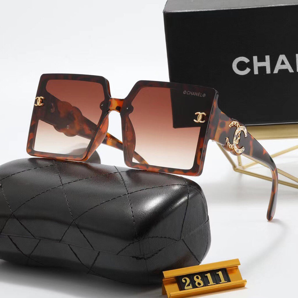 2022 New Ladies Fashion Classic Sunglasses product image 7, provided for visual reference and product detail review