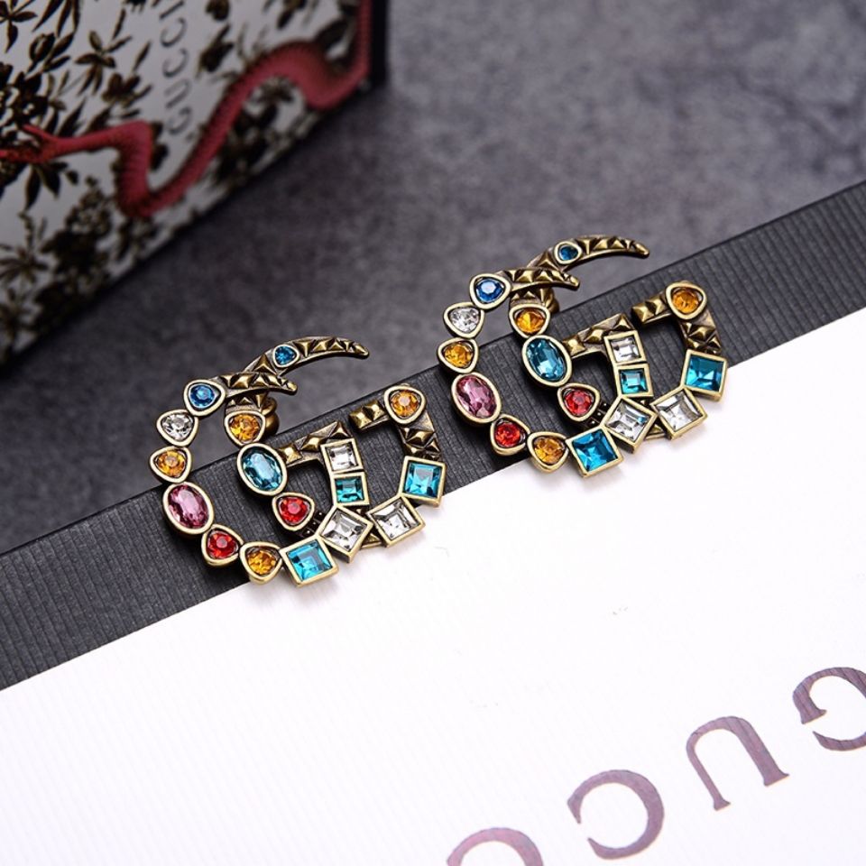 Colorful crystal pearl stud earrings product image 2, provided for visual reference and product detail review