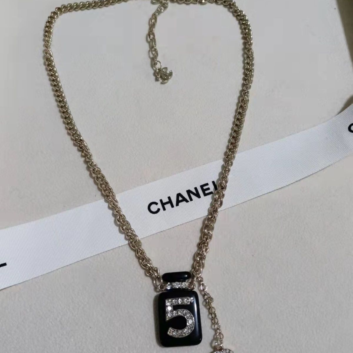 2022 new pendant choker earrings product image 10, provided for visual reference and product detail review