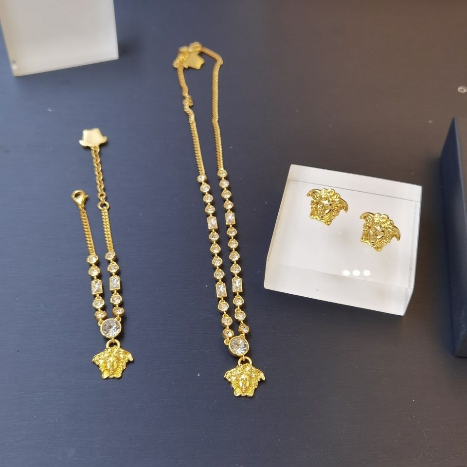 Necklace Earrings Bracelet Earrings Female product image 1, provided for visual reference and product detail review