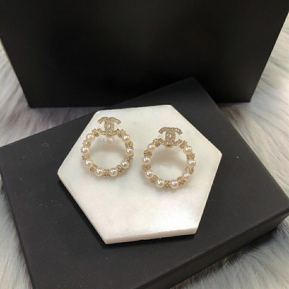 Diamond-set pearl ring stud earrings product image 1, provided for visual reference and product detail review