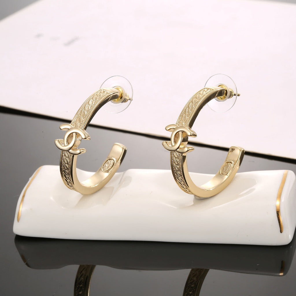 High-Quality Stud Earrings-108 product image 4, provided for visual reference and product detail review
