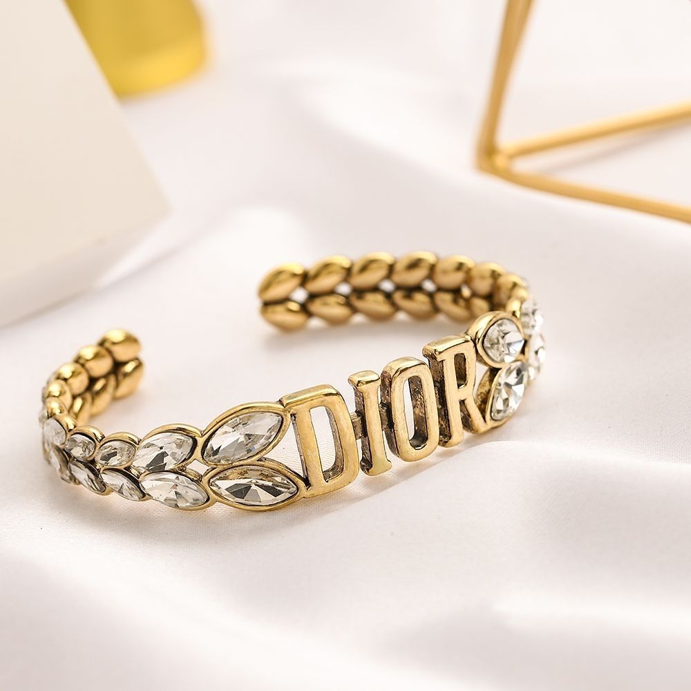 Vintage bracelet product image 1, provided for visual reference and product detail review