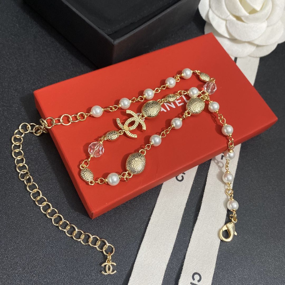 Oval Colorful Crystal Neckchain product image 5, provided for visual reference and product detail review