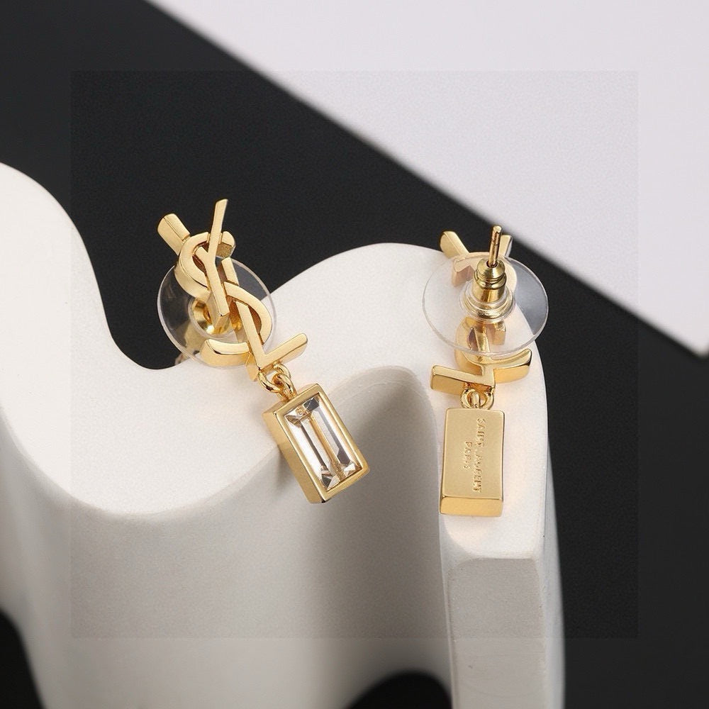 High-Quality Stud Earrings-59 product image 8, provided for visual reference and product detail review