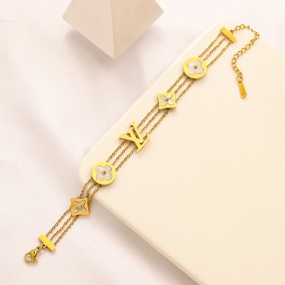 Bracelet double C luxury bracelet product image 2, provided for visual reference and product detail review