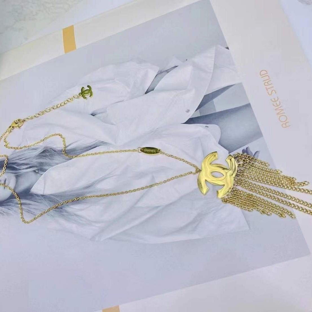 Titanium small fragrance necklace product image 5, provided for visual reference and product detail review