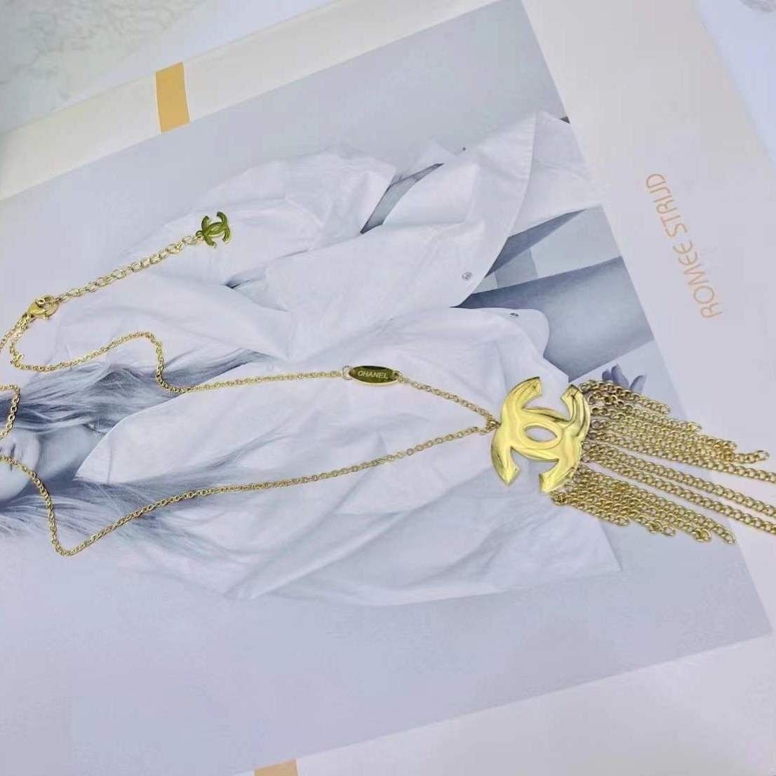 Titanium small fragrance necklace product image 5, provided for visual reference and product detail review