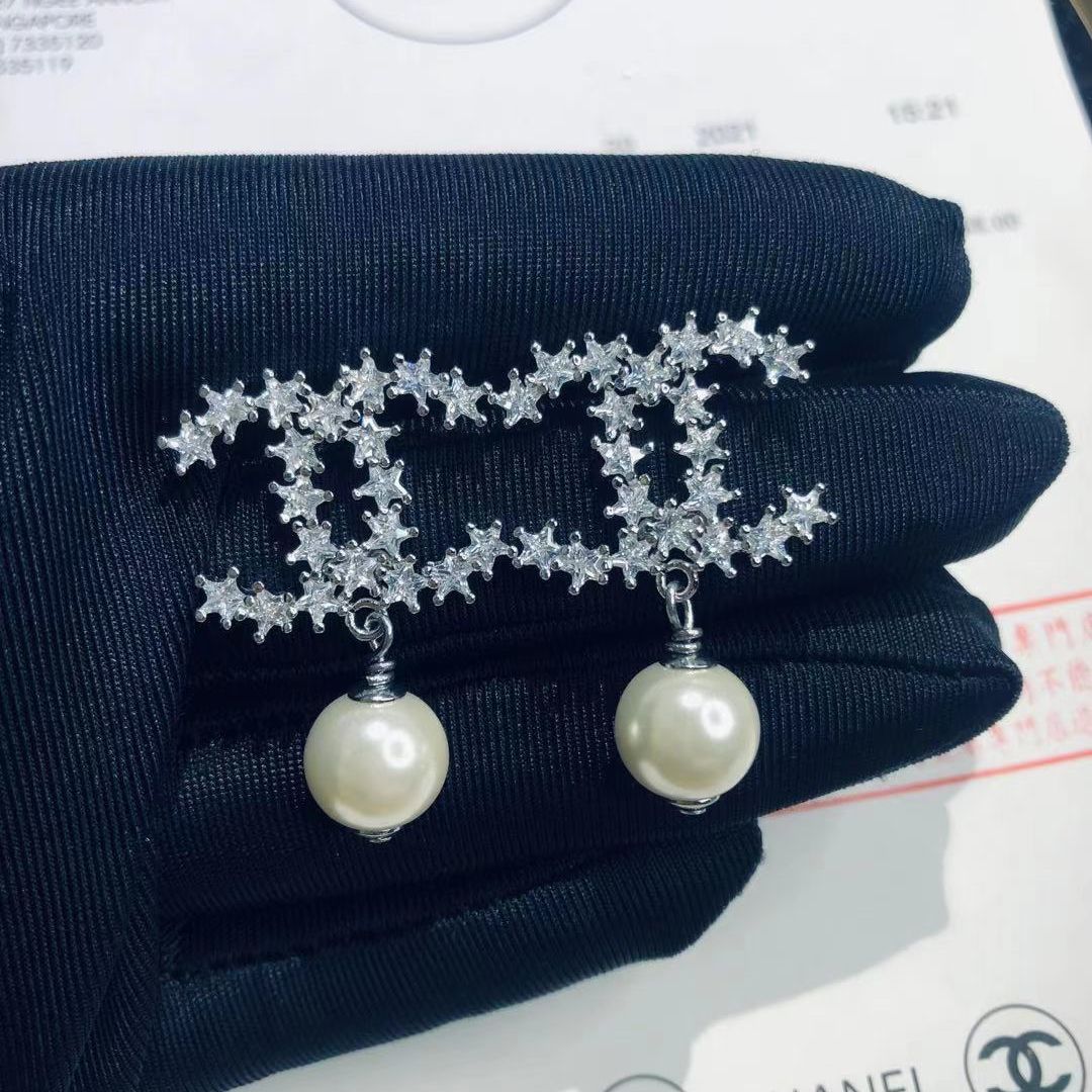 Zircon inlaid pearl steel needle earrings product image 5, provided for visual reference and product detail review