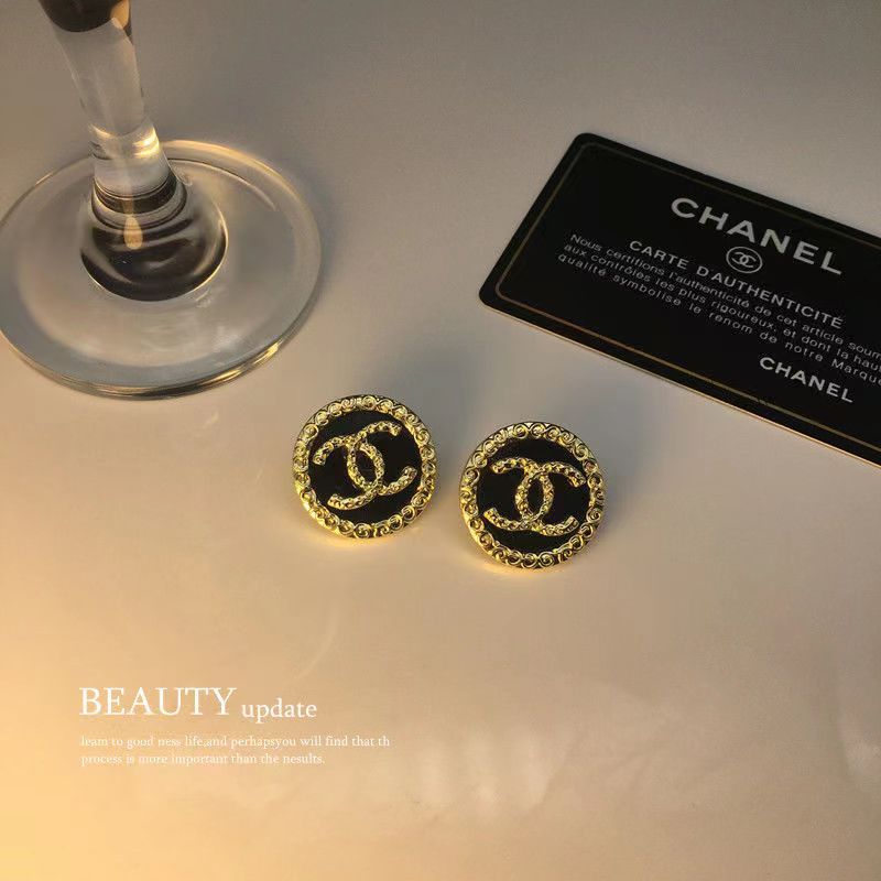 Small fragrant diamond pearl Earrings product image 25, provided for visual reference and product detail review