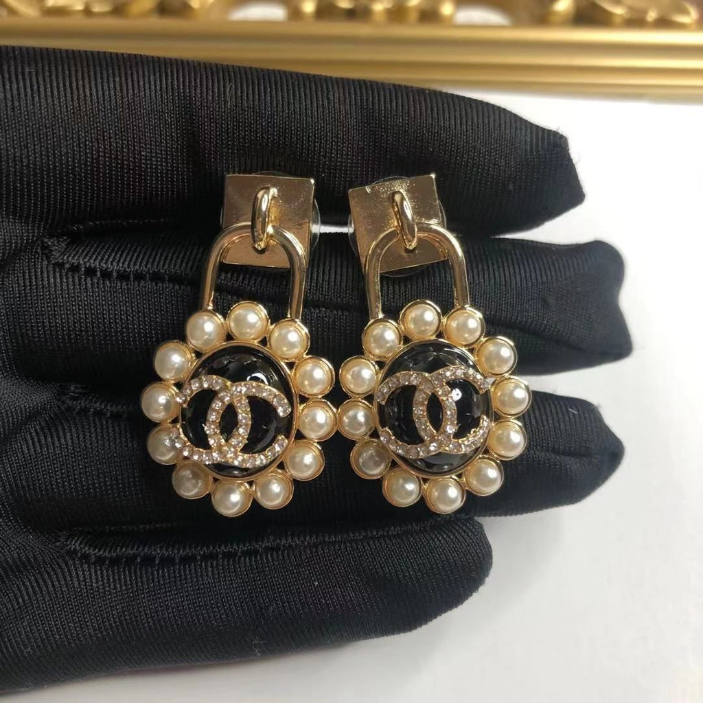 Small Fragrant Vintage Earrings product image 25, provided for visual reference and product detail review