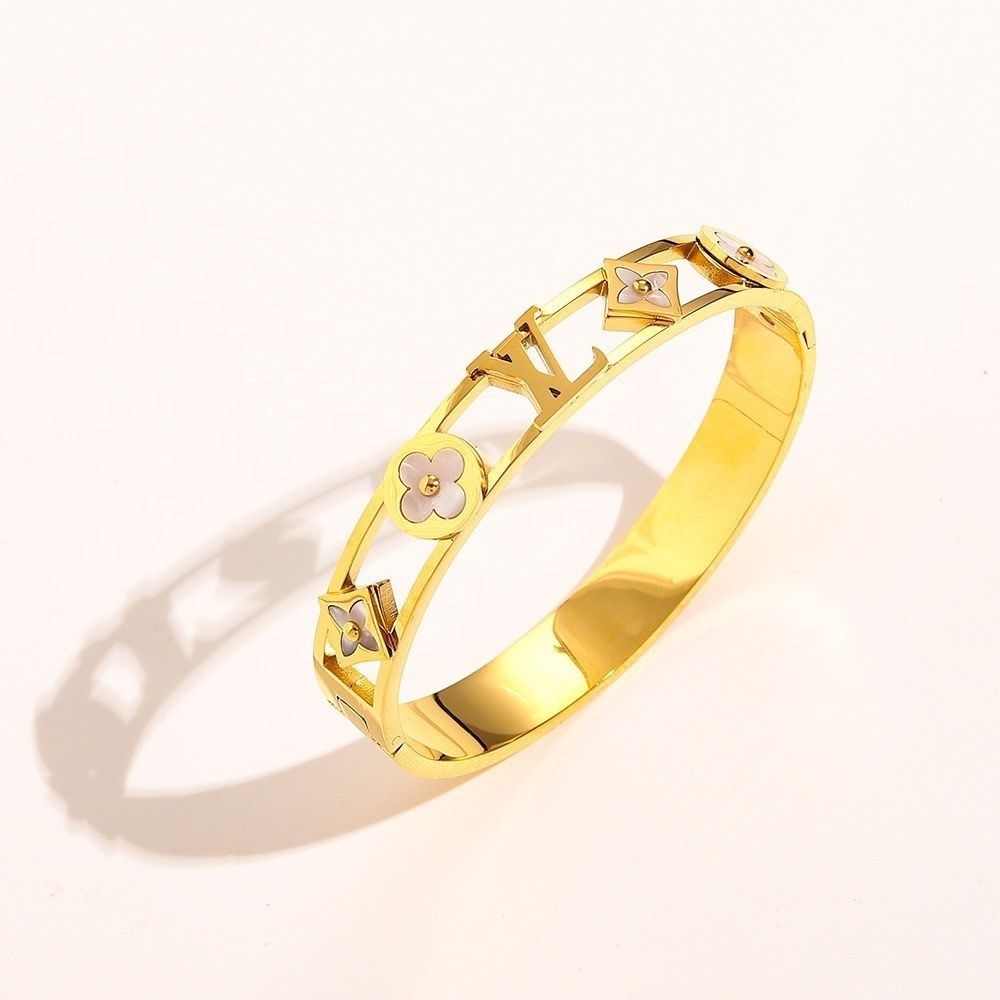 2022 titanium steel four-leaf clover bracelet product image 6, provided for visual reference and product detail review