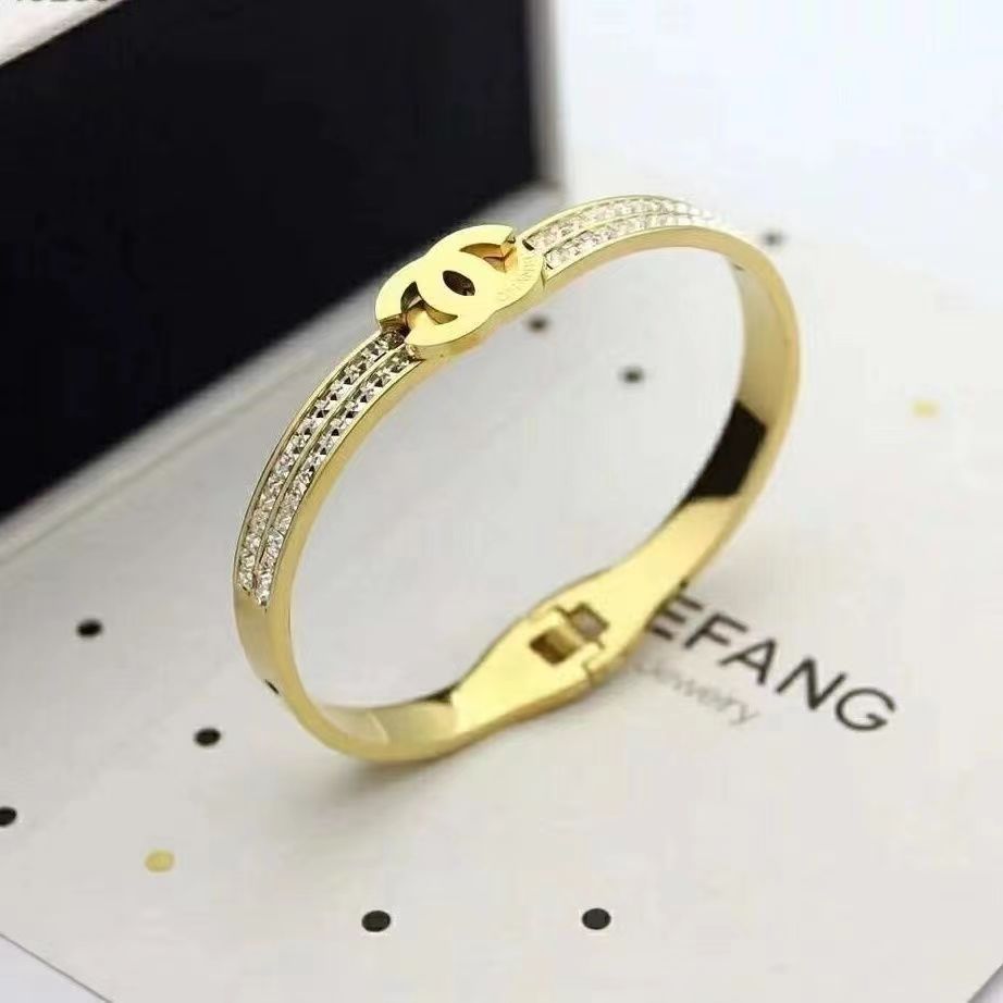 2023 New Fashion diamond Bracelet product image 3, provided for visual reference and product detail review