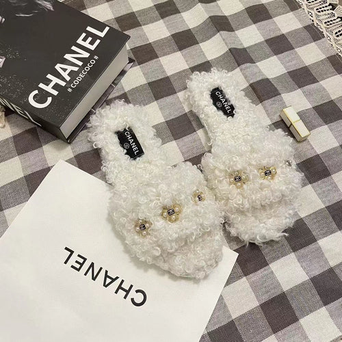 2023 Autumn and Winter lamb hair slippers product image 2, provided for visual reference and product detail review